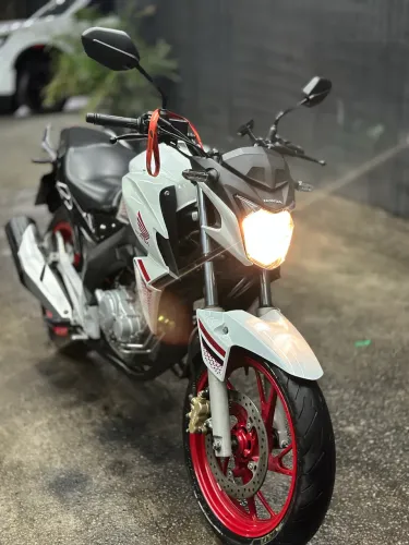 Vendo Honda Twister 250cc 2022 (não tenho interesse em troca)