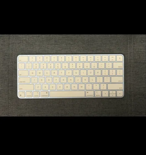 Apple Magic Keyboard A2450 - Azul Claro