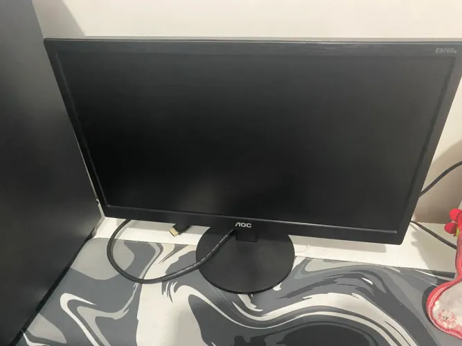 Monitor Aoc 19 funcionando