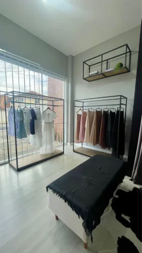 Vendo loja de roupa feminina