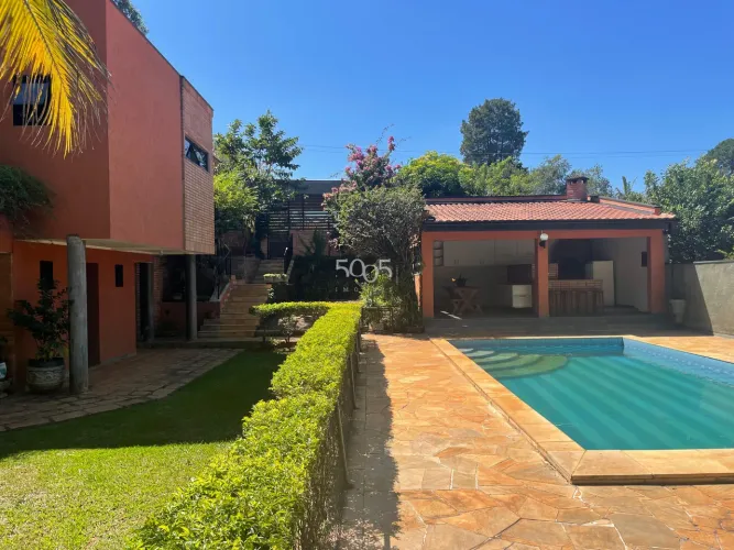 Casa à venda no condomínio Chácaras Flora em Itu, 3 suítes, com 350m² de área construída e