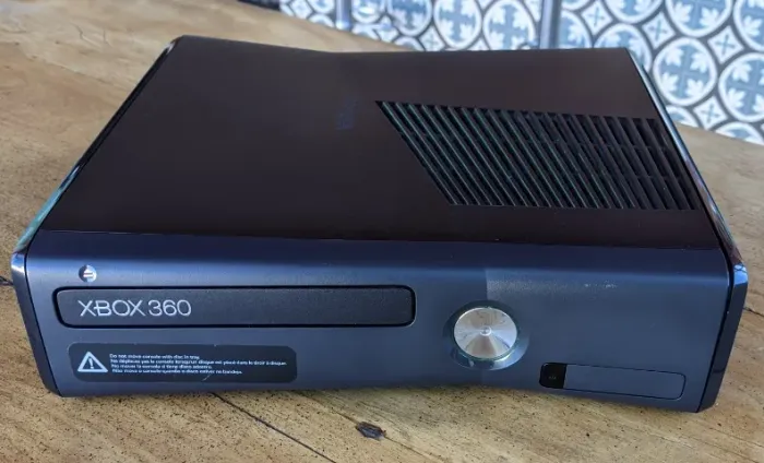 Xbox 360 Slim RGH 3.0 COM DEFEITO