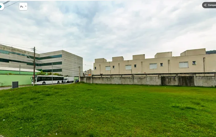 Terreno misto, comercial e residencial a venda no Centrak Park no Guarujá.