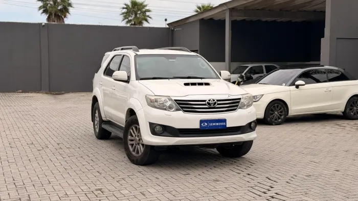 Toyota Hilux SW4 SRV D4-d 4X4 3.0 TDI Dies. AUT 2015