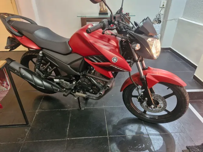 VENDO LINDA YAMAHA FAZER YS150 SED NOVA TODA REVISADA