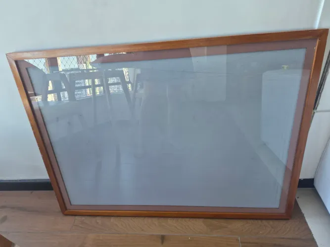 Moldura grande de madeira com vidro