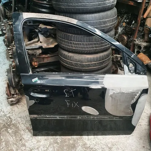 Porta dianteira direita toyota etios recuperada