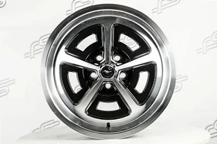 Rodas YearOne Magnum Aro 17 / Tala 8 e 9 / Furação 5x114,3