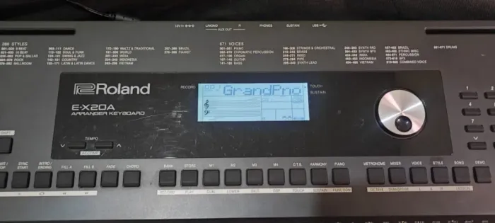Vendo Teclado Roland EX-20A, Bem Conservado, Alguns Arranhões, Funcionando Perfeitamente.
