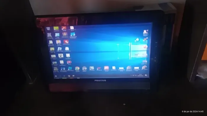 Monitor Positivo Smile Light 5620 Led 15 , Precisa de reparo !