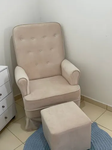 Poltrona de Amamentação com Puff - Bege Claro