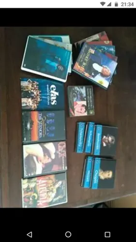 Vendo CDs e DVDs