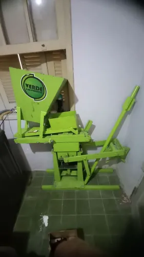 Vendo máquina de tijolo ecológico nova