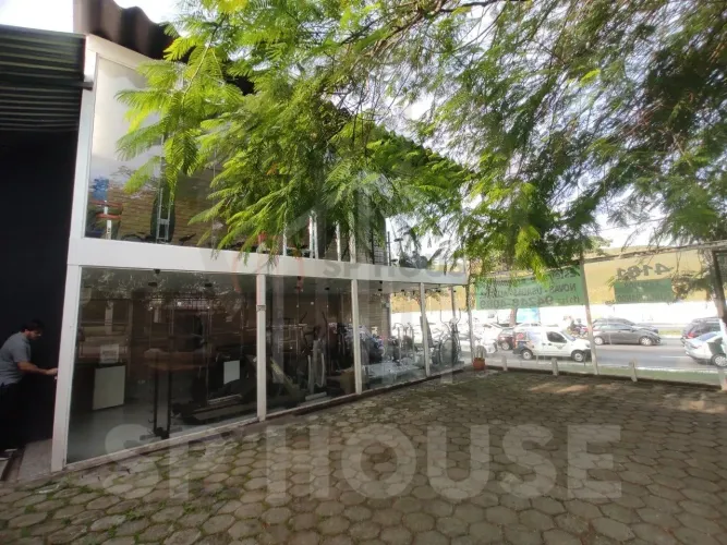 Imóvel comercial à venda na Bandeirantes, composto por uma loja de 75,00 m² e um galpão de