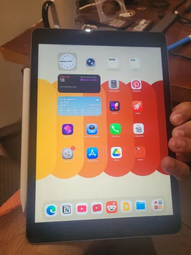 iPad 9 com capa e caneta