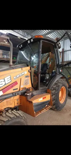 Retro case 580n, 2014, 6.200 horas de uso