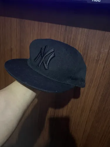 Boné New era preto e Cinza fechado 7 3/8
