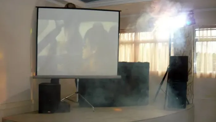 Tela de Projeção e Retroprojetor 