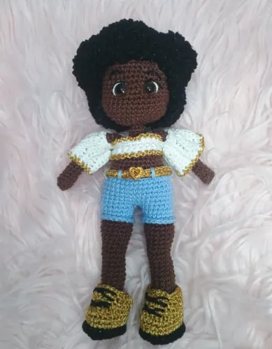 Boneca amigurumi troca de roupa