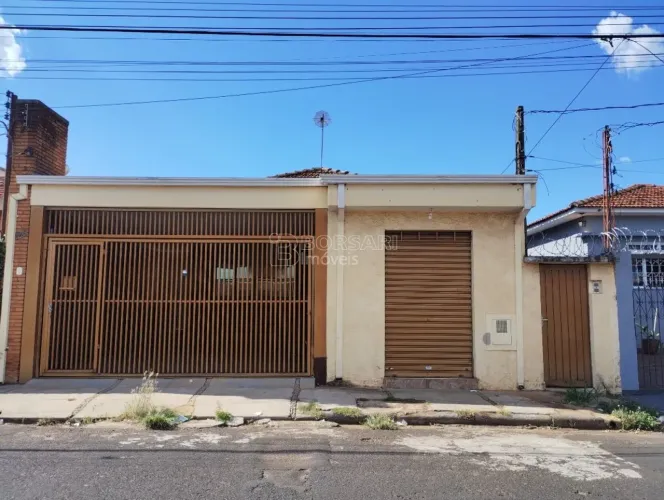 Linda Casa Padrão de 4 Dormitórios à Venda na Vila Xavier, Araraquara