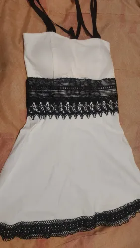 Vestido com detalhes em renda - NOVO - Tam.G