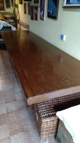 Mesa em angelim maciço