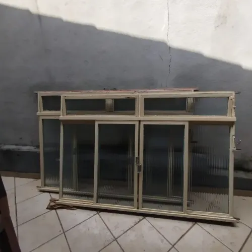 Vende - se Janelas