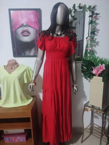 Vestido Longo de Viscolinho com Lastex na cintura e Mangas Bufantes.