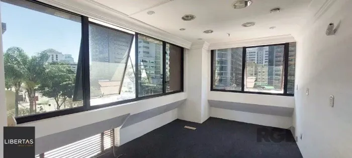 Sala para comprar na avenida Carlos Gomes no Bairro Boa Vista
