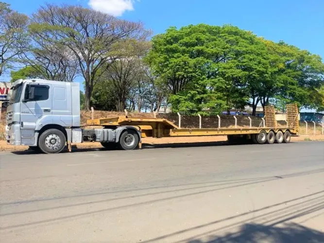 Carreta Prancha reta Rodomoura 04 eixos em ótimo estado!