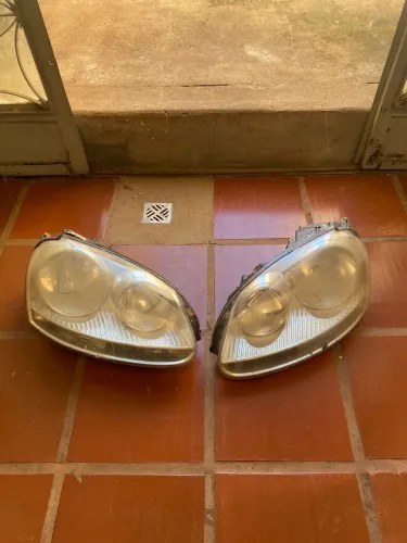 Vendo dois faróis do jetta 2007