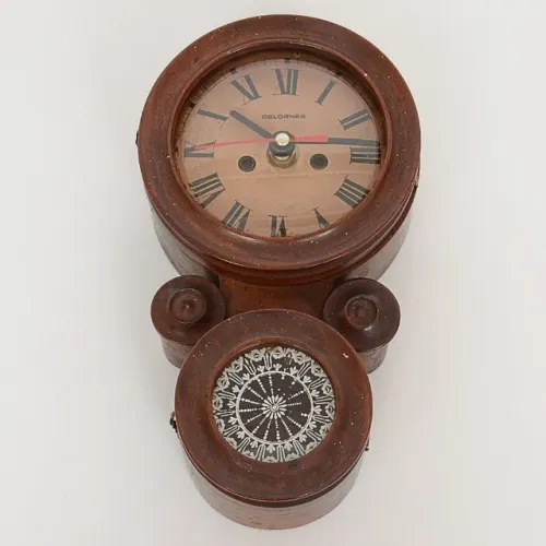 Relogio de parede modelo dito 8 com gabinete em madeira Marcado Gelornes