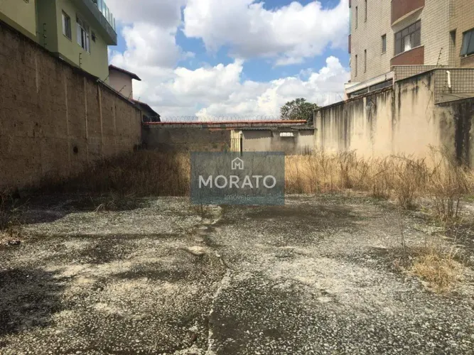 Lote plano de 362 m² à venda no Bairro Dona Clara