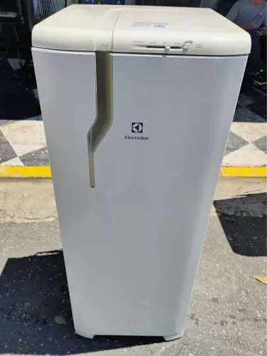Geladeira Eletrolux RE31