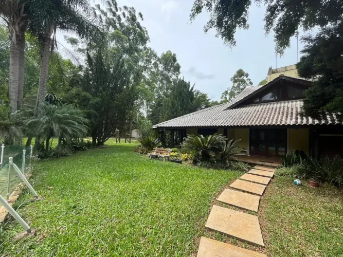 Belíssimo sítio com infraestrutura total - 05 quartos - piscina - açude- Aeroclube - Monte