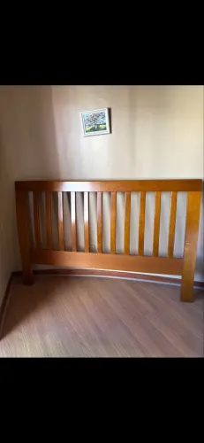 Conjunto cabeceira de cama Queem, cômoda e dois criados