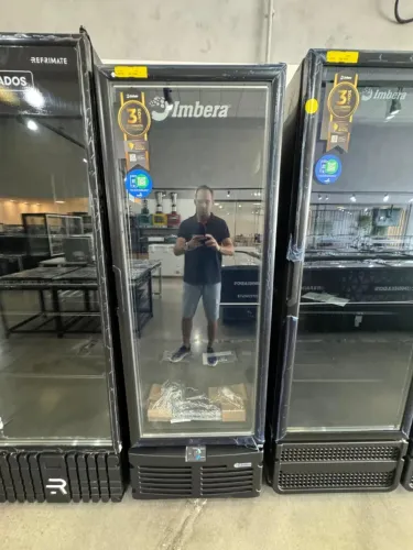 Freezer vertical porta vidro 560 litros full black