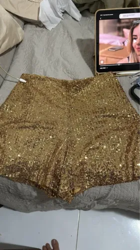 Short Paetê dourado 