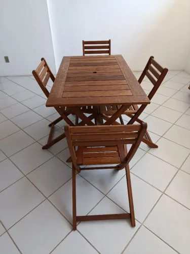Mesa com 5 cadeiras