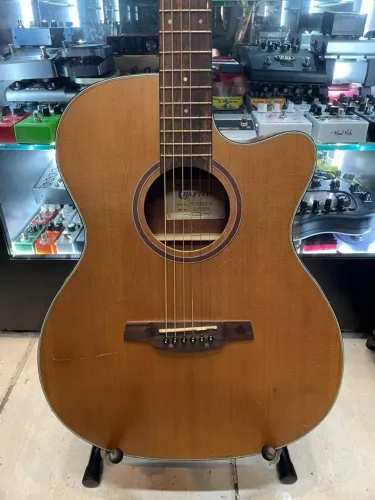 Violão de aço Crafter HTC-21EQ lindo instrumento regulado enc daddario 010