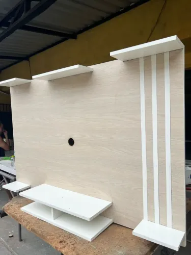 Painel para TV com prateleiras e nichos - Novo!