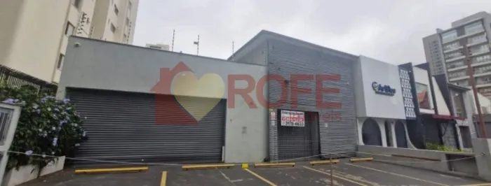 Casa comercial à venda/locação, 327m², 2 andares, salão, provadores, lavabos, 5 vagas. Cam