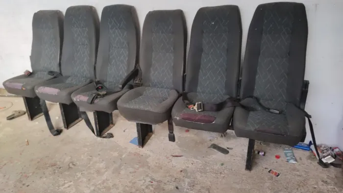 Vende-se bancos de Van (e kombi) por 900 reais