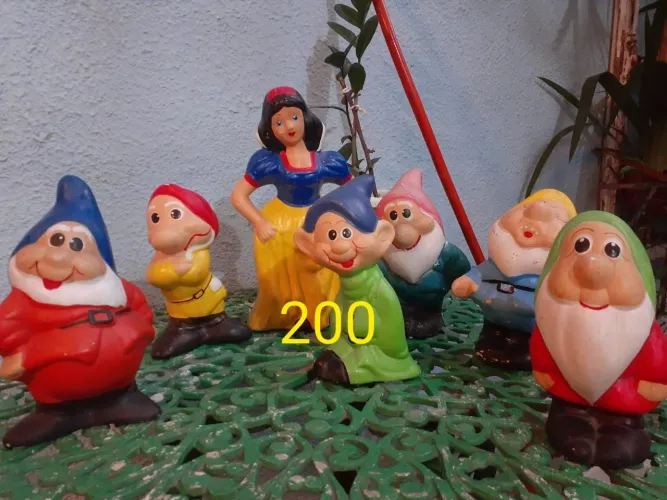 Conjunto de Bonecos dos Sete Anões e Branca de Neve