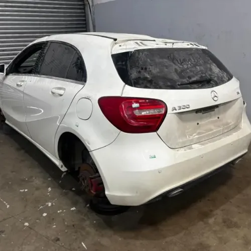 Peças Mercedes A200 1.6 2014 Farol Lanterna Capo Banco Porta Tampa Parachoque Motor Cambio