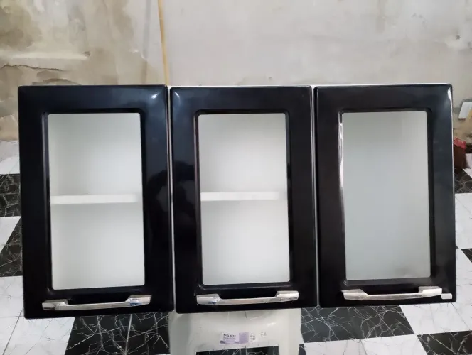 Armário aço ITATIAIA 3 portas com vidro 