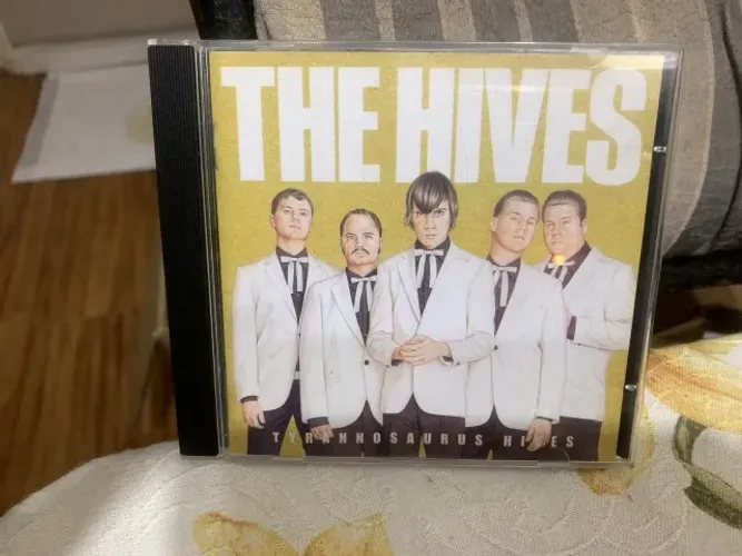CD The Hives - Tyrannosaurus Hives (2004)