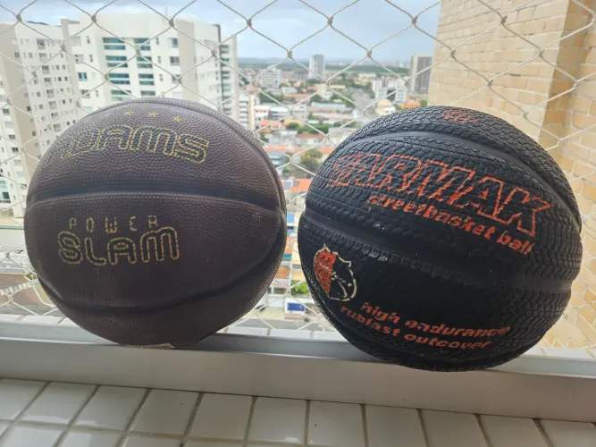 2 bolas de basquete pelo preço de 1