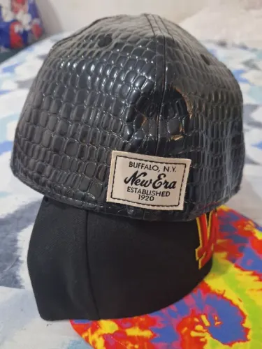 Boné New Era Croco Preto tamanho 71/8  56.8 cm