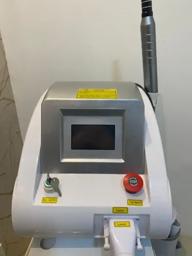 Máquina de remoção de tatuagem a laser
